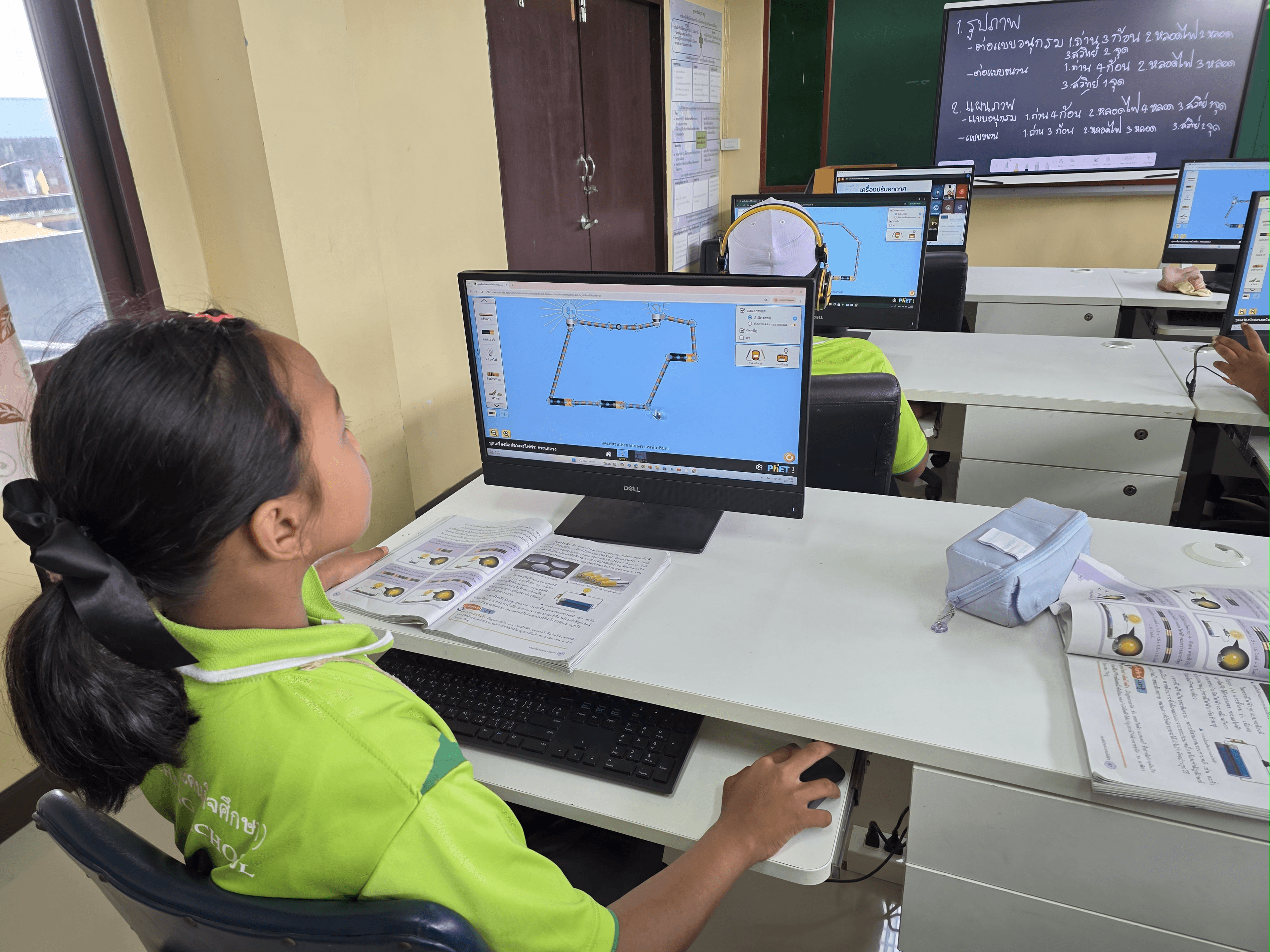 ประเมินผลผู้เรียน เรื่อง การต่อวงจรไฟฟ้าอย่างง่าย จากโปรแกรมจำลอง