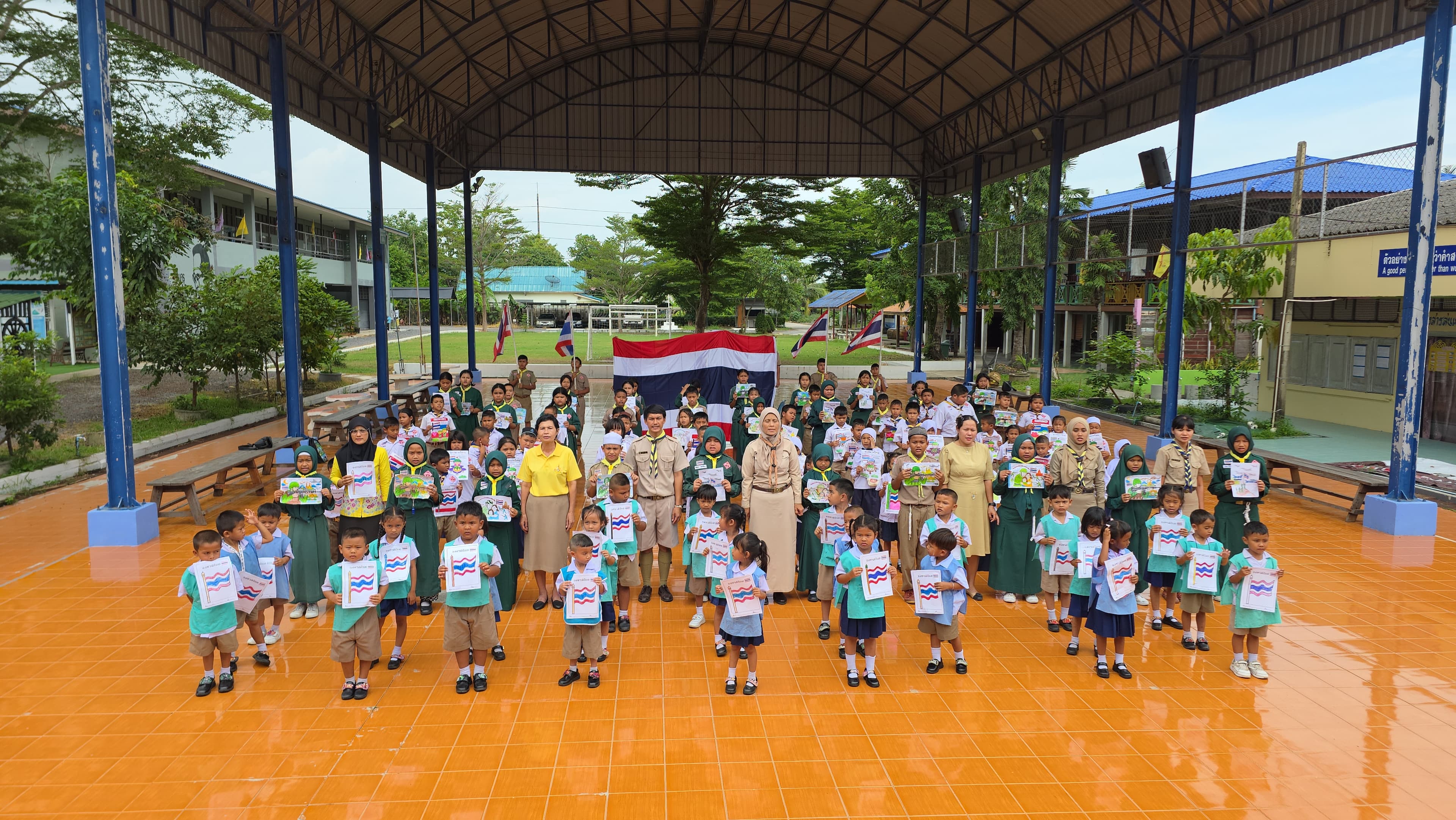 กิจกรรมหน้าเสาธง เพื่อปลูกฝังความรักชาติ ศาสนา และพระมหากษัตริย์